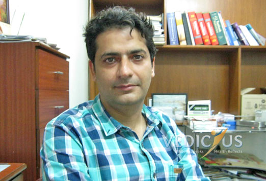 dr-sunny-narula-cosmo-hospital.jpg